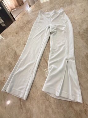 Lululemon White Ribbed Wide Leg Pants Size 6 high waisted. Brushed Softstreme